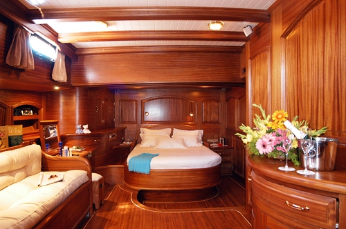 La Suite VIP situada en Popa es de una elegancia y confort inigualables SUITE LUJO GOLETA TURCA COSTA DALMATA CHARTER VELEROS CHARTER BARCOS CHARTER GOLETAS